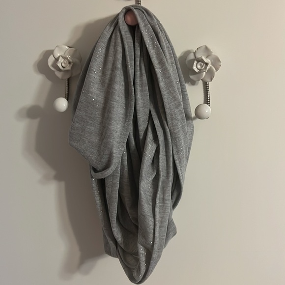 Scarf - Picture 4 of 4